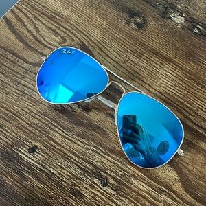 Aviator ray bans, polarized lenses